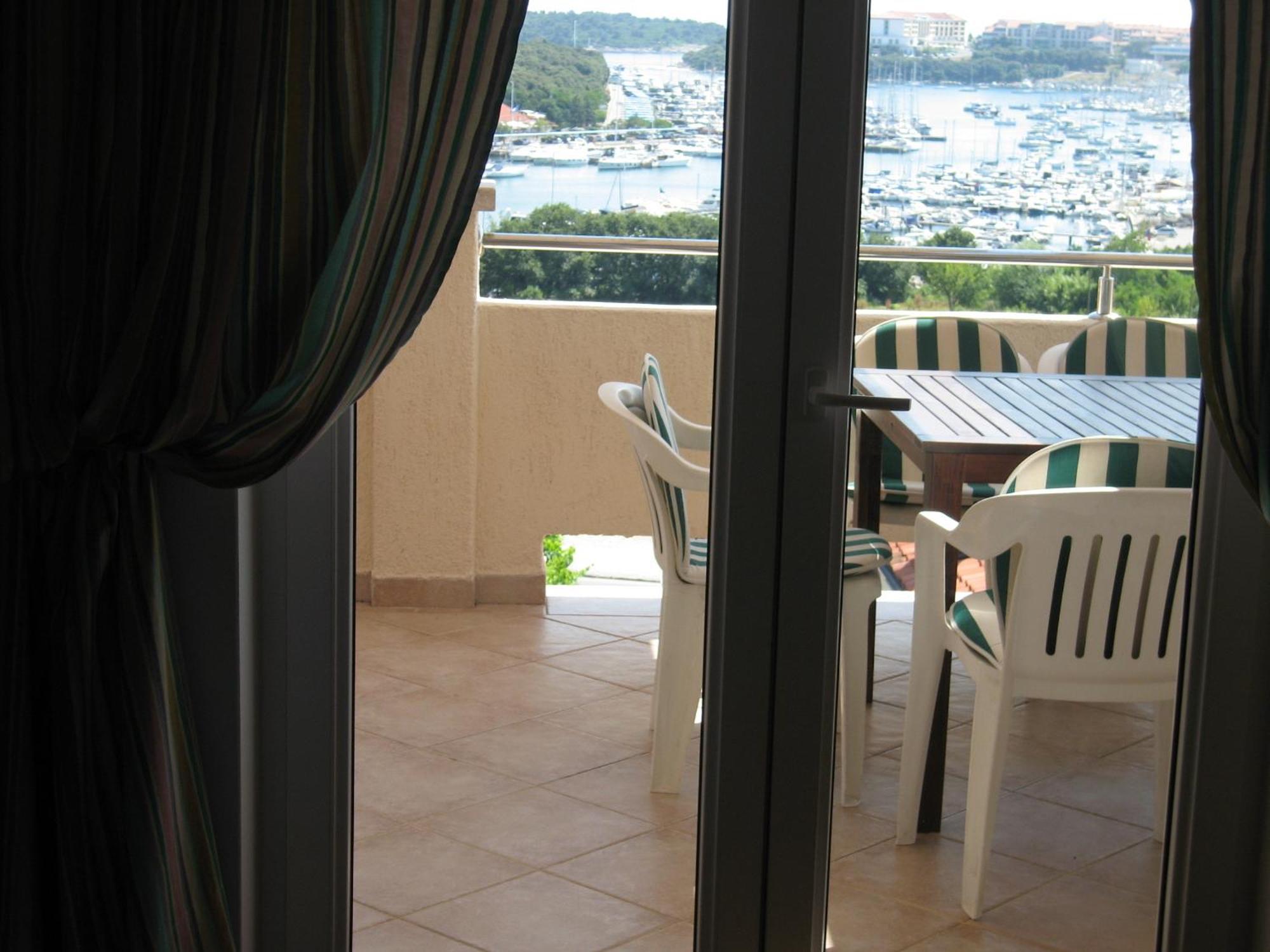 Guest House Zimmer F1 Pula Exteriör bild