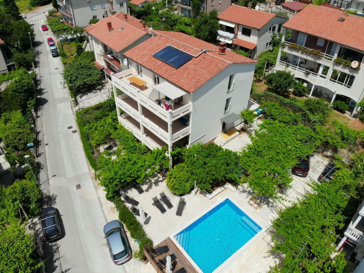 Guest House Zimmer F1 Pula Exteriör bild